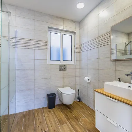 2 Bedroom Apt 10 Appartement *