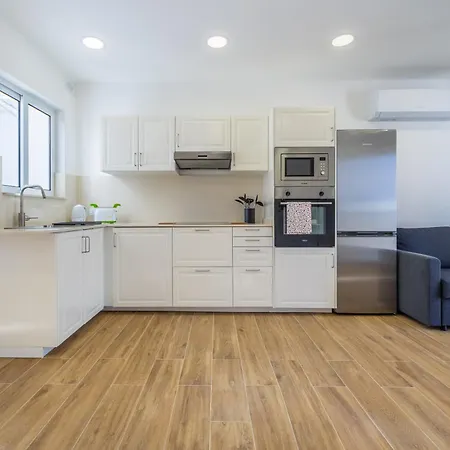 2 Bedroom Apt 10 Appartement